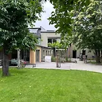 Rouge&Friends Ferienwohnungen # Zentrumsnah, Bahnhof, Krankenhaus, Sportzentrum, Familienfreundlich, Terrasse, Garten