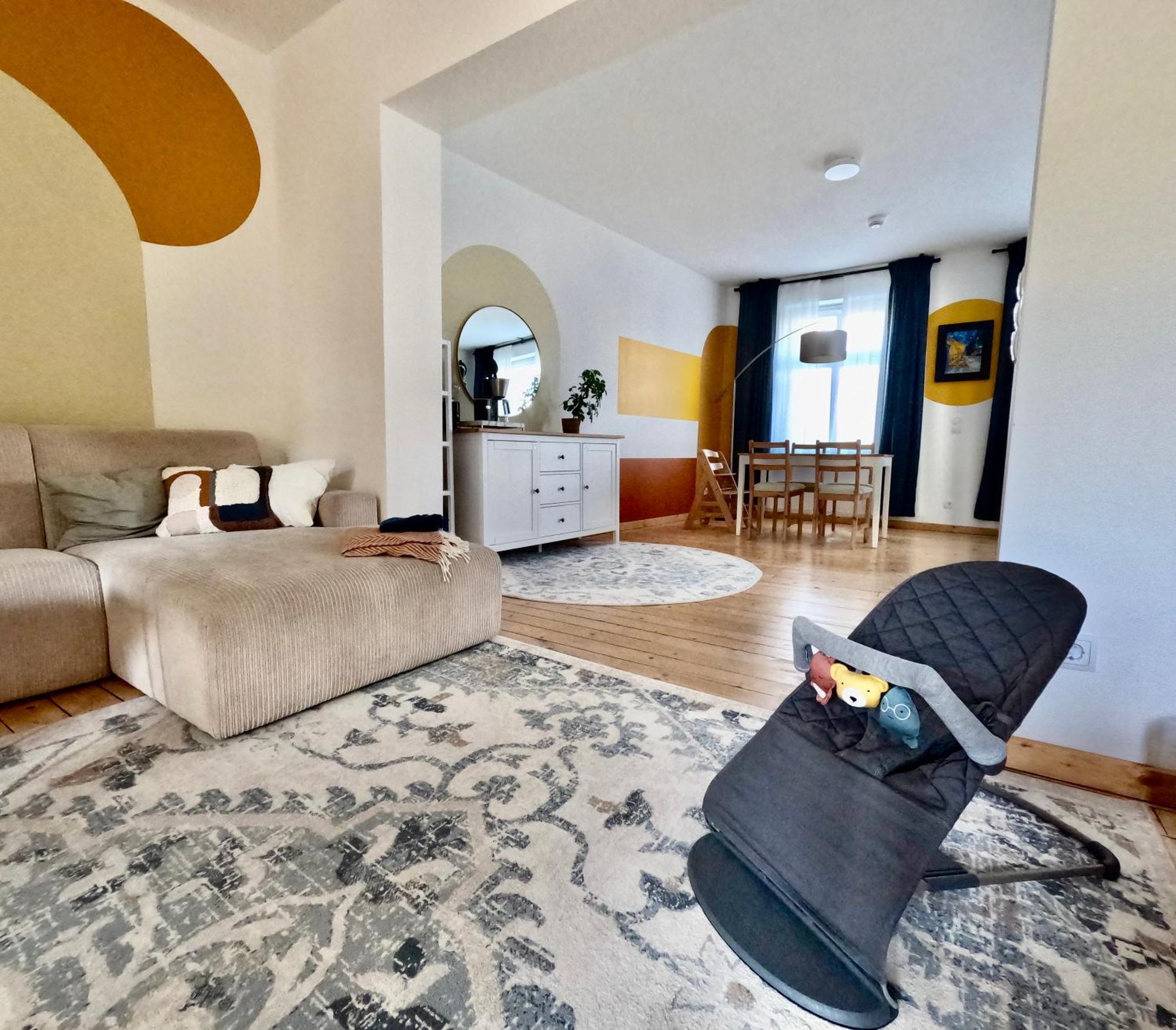 Apartamento Rouge&friends # Zentrumsnah, Bahnhof, Krankenhaus, Sportzentrum, Familienfreundlich, Terrasse, Garten