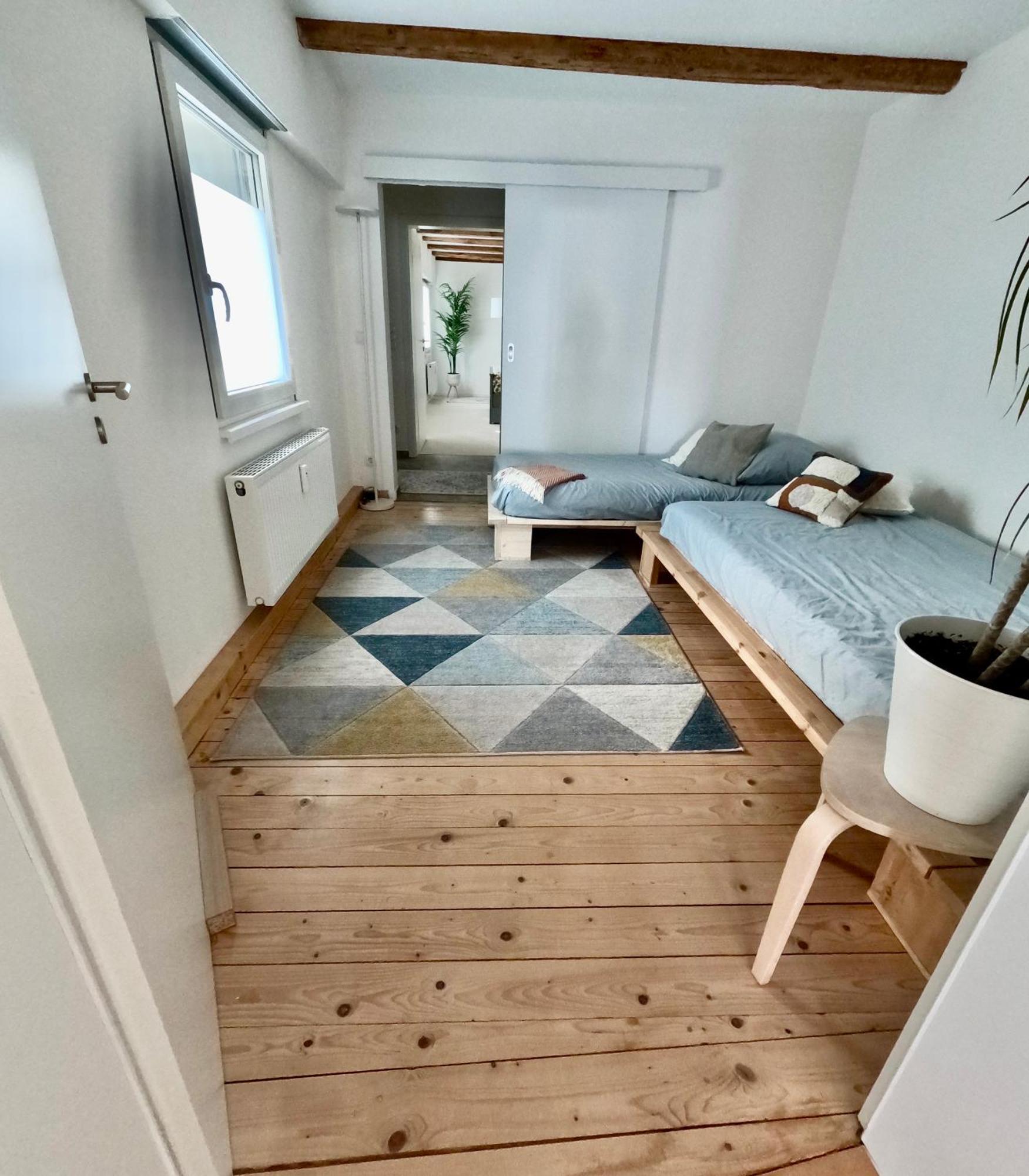 Apartamento Rouge&friends # Zentrumsnah, Bahnhof, Krankenhaus, Sportzentrum, Familienfreundlich, Terrasse, Garten *