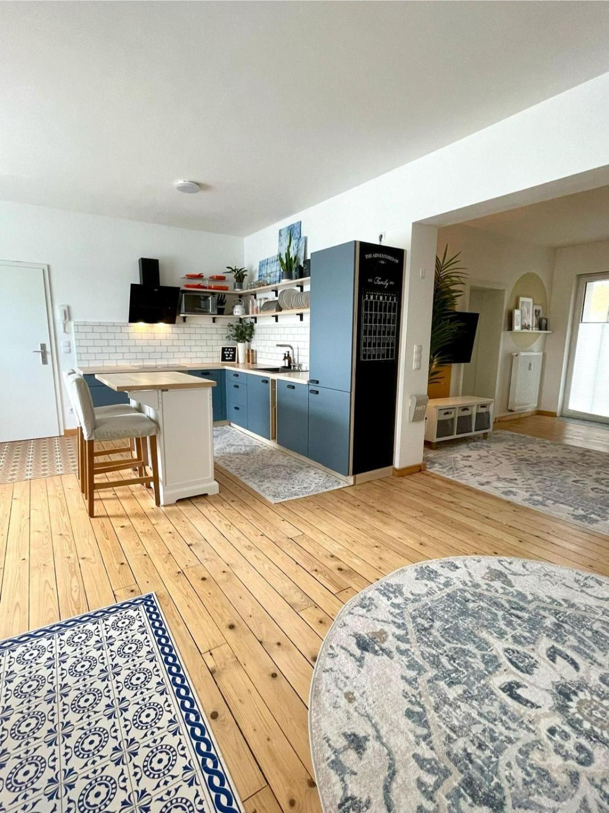 Apartamento Rouge&friends # Zentrumsnah, Bahnhof, Krankenhaus, Sportzentrum, Familienfreundlich, Terrasse, Garten *